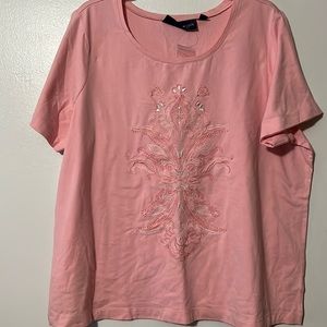 3/$20 Susan Graver Pink Flower Stitched Short Sleeve Top with Jewel detail